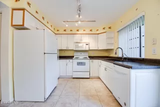 Photo #6: 6495100 Listing