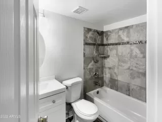 Photo #5: 6495825 Listing