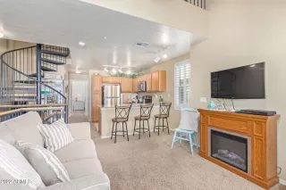 Photo #5: 6499107 Listing