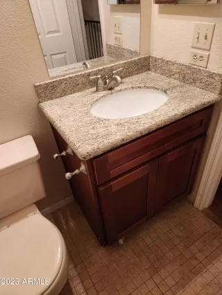 Photo #5: 6504999 Listing