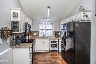 Photo #5: 6505501 Listing