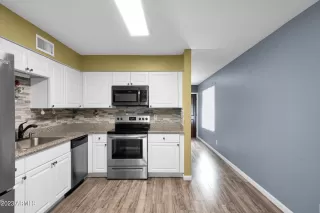 Photo #6: 6505549 Listing