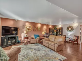 Photo #5: 6506157 Listing