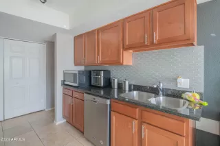 Photo #6: 6507602 Listing