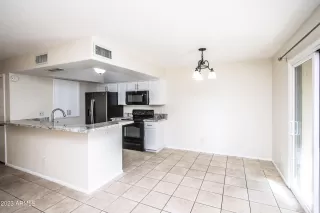 Photo #6: 6509961 Listing