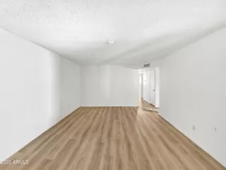 Photo #3: 6512318 Listing