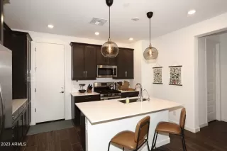 Photo #5: 6514023 Listing 