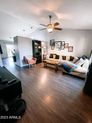 Photo #2: 6514638 Listing