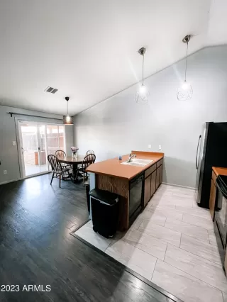 Photo #4: 6514638 Listing