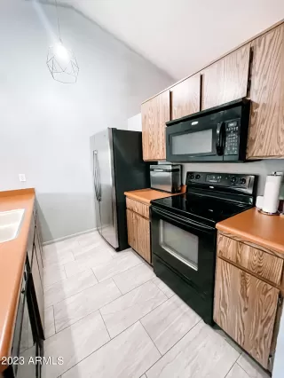 Photo #5: 6514638 Listing