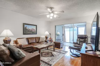 Photo #5: 6515209 Listing