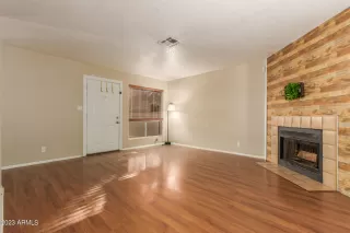 Photo #5: 6515302 Listing