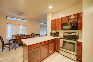 Photo #5: 6515413 Listing