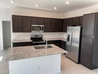 Photo #2: 6517575 Listing 