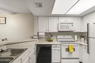 Photo #5: 6517954 Listing