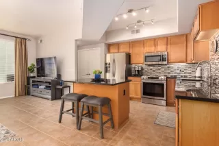 Photo #5: 6518241 Listing