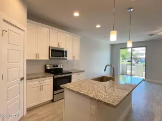 Photo #3: 6518876 Listing