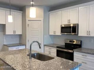 Photo #5: 6518876 Listing