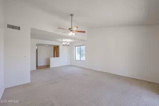 Photo #5: 6518882 Listing