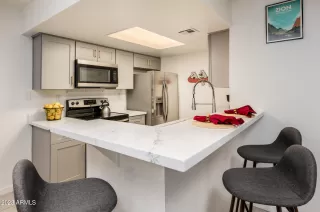 Photo #5: 6519862 Listing 