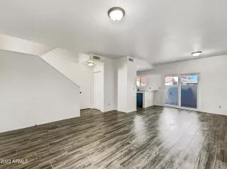 Photo #5: 6520284 Listing