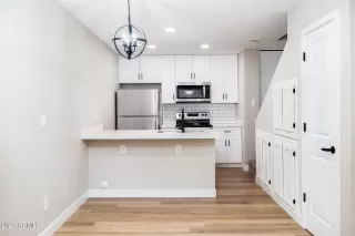 Photo #5: 6521339 Listing