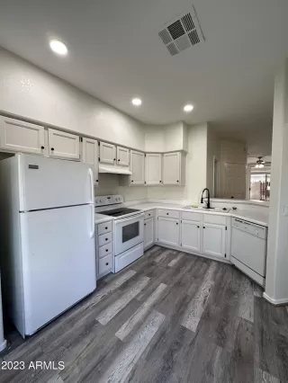 Photo #4: 6521697 Listing