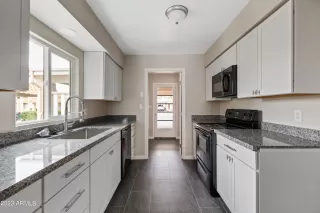 Photo #5: 6521840 Listing