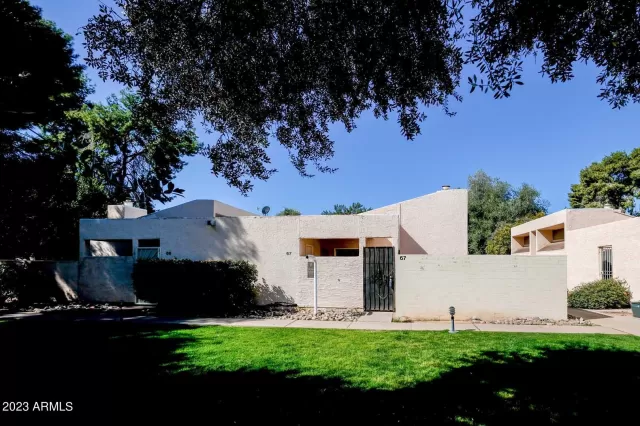 MLS: 6522352 Condo For Sale