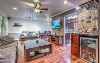 Photo #2: 6526026 Listing 