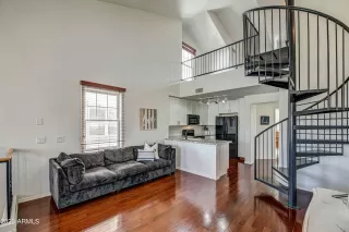 Photo #2: 6527696 Listing