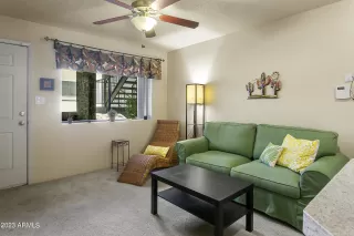 Photo #5: 6529100 Listing