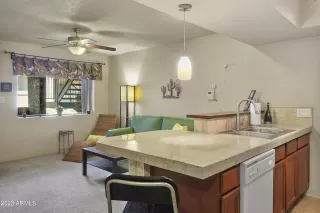 Photo #6: 6529100 Listing