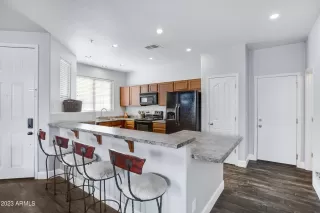 Photo #6: 6529996 Listing