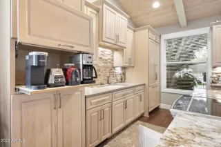 Photo #5: 6530846 Listing