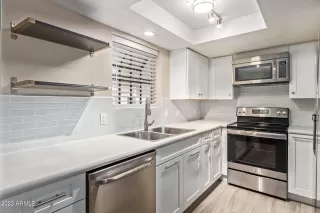 Photo #6: 6531289 Listing