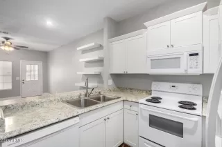 Photo #6: 6532619 Listing