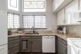 Photo #5: 6532676 Listing