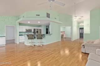 Photo #5: 6532909 Listing