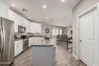 Photo #2: 6533899 Listing