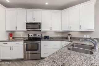 Photo #3: 6533899 Listing