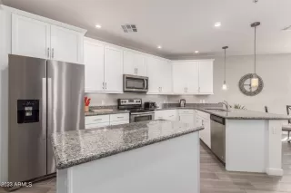 Photo #4: 6533899 Listing