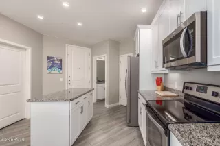 Photo #5: 6533899 Listing