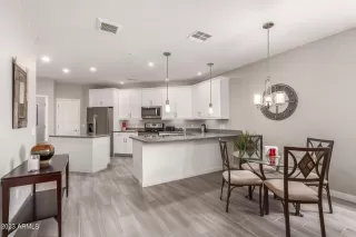 Photo #6: 6533899 Listing