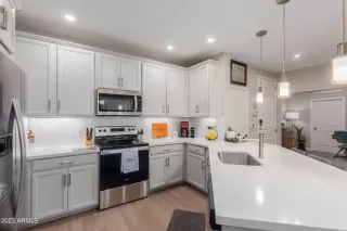 Photo #3: 6534390 Listing
