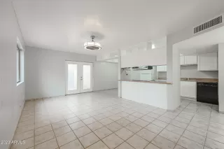 Photo #4: 6534991 Listing