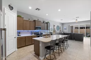 Photo #2: 6535659 Listing