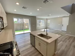 Photo #5: 6535784 Listing