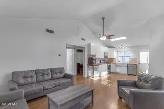 Photo #5: 6536965 Listing