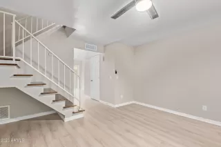 Photo #5: 6539303 Listing